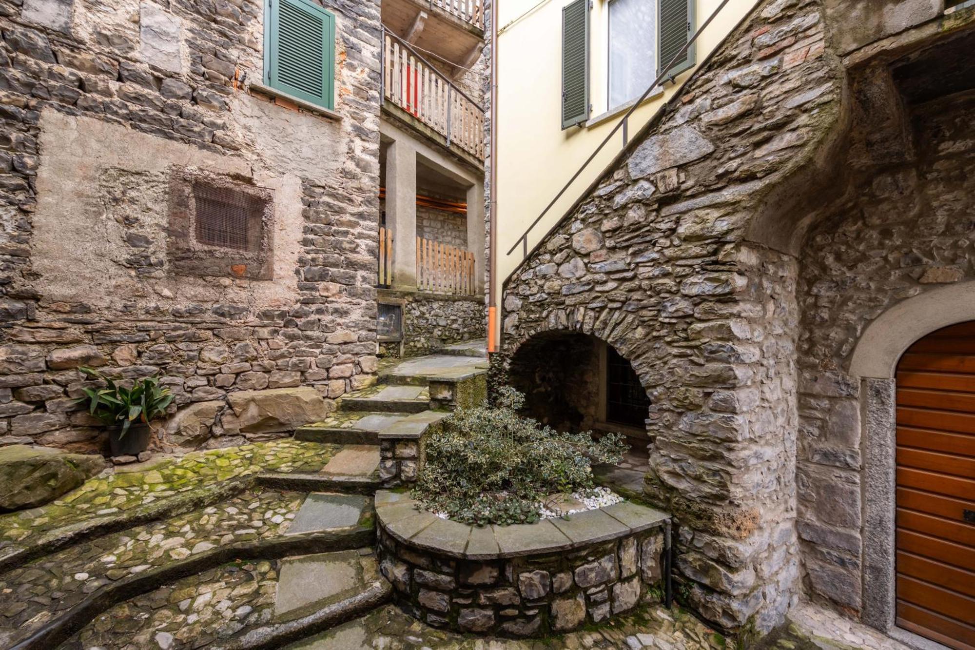 New Stone House Lake View - 1 Lezzeno Bagian luar foto